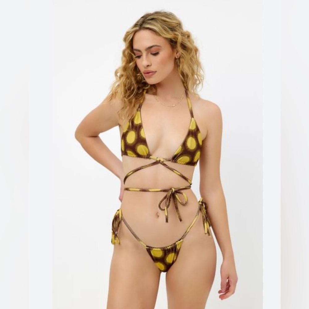 Frankie’s Bikinis Set